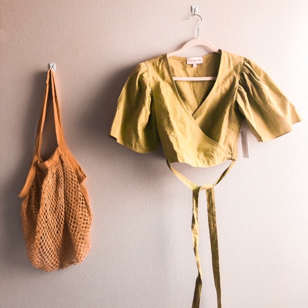 NWT LISA SAYS GAH GRAPELEAF WRAP TOP